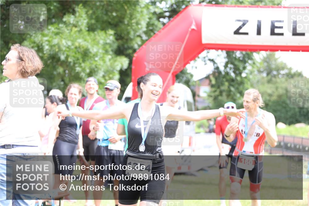 21.06.2026 - 29. Vierlanden-Triathlon Andreas Tolksdorf http://msf.ph/oto/9891084 21.06.2026 13:17:27 Ziel 130, 130 meine-sportfotos.de