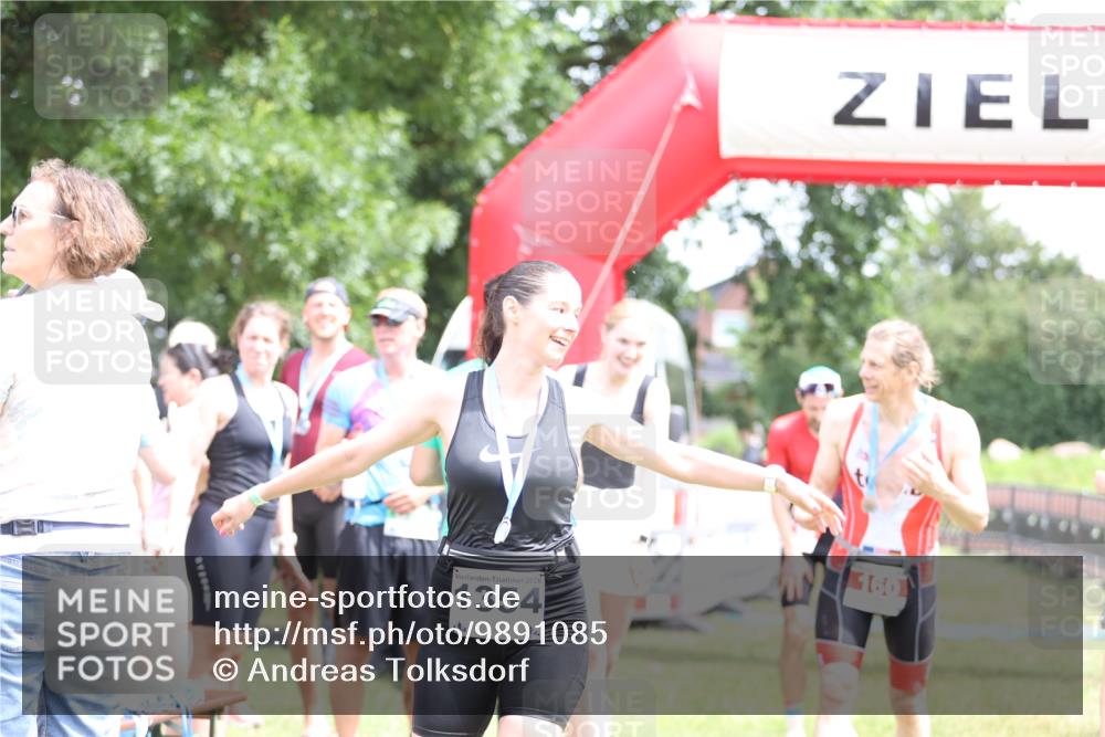 21.06.2026 - 29. Vierlanden-Triathlon Andreas Tolksdorf http://msf.ph/oto/9891085 21.06.2026 13:17:27 Ziel 130, 130 meine-sportfotos.de