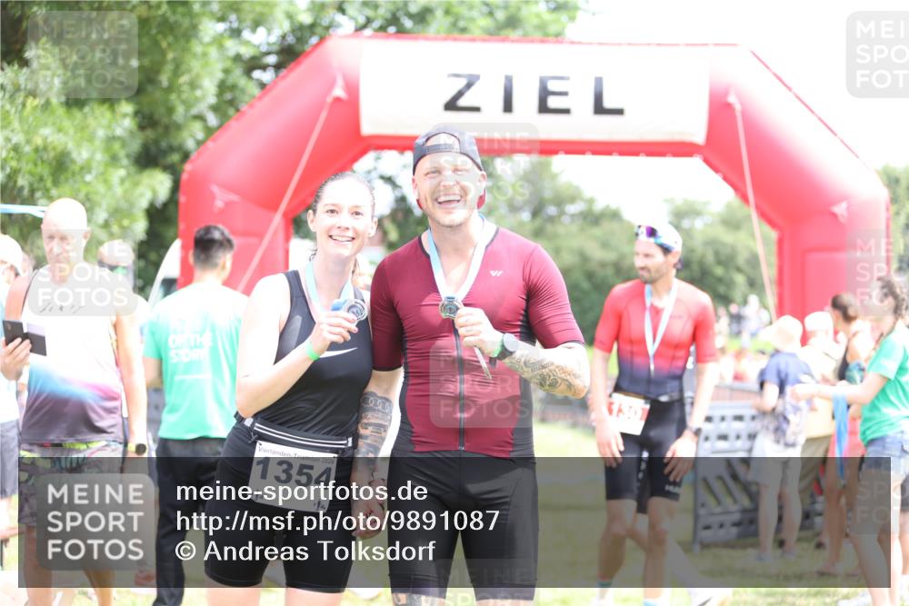 21.06.2026 - 29. Vierlanden-Triathlon Andreas Tolksdorf http://msf.ph/oto/9891087 21.06.2026 13:17:36 Ziel 253, 744, 253, 744 meine-sportfotos.de