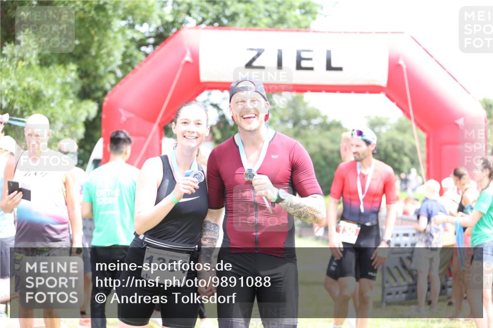 21.06.2026 - 29. Vierlanden-Triathlon Andreas Tolksdorf http://msf.ph/oto/9891088 21.06.2026 13:17:36 Ziel 253, 744, 253, 744 meine-sportfotos.de