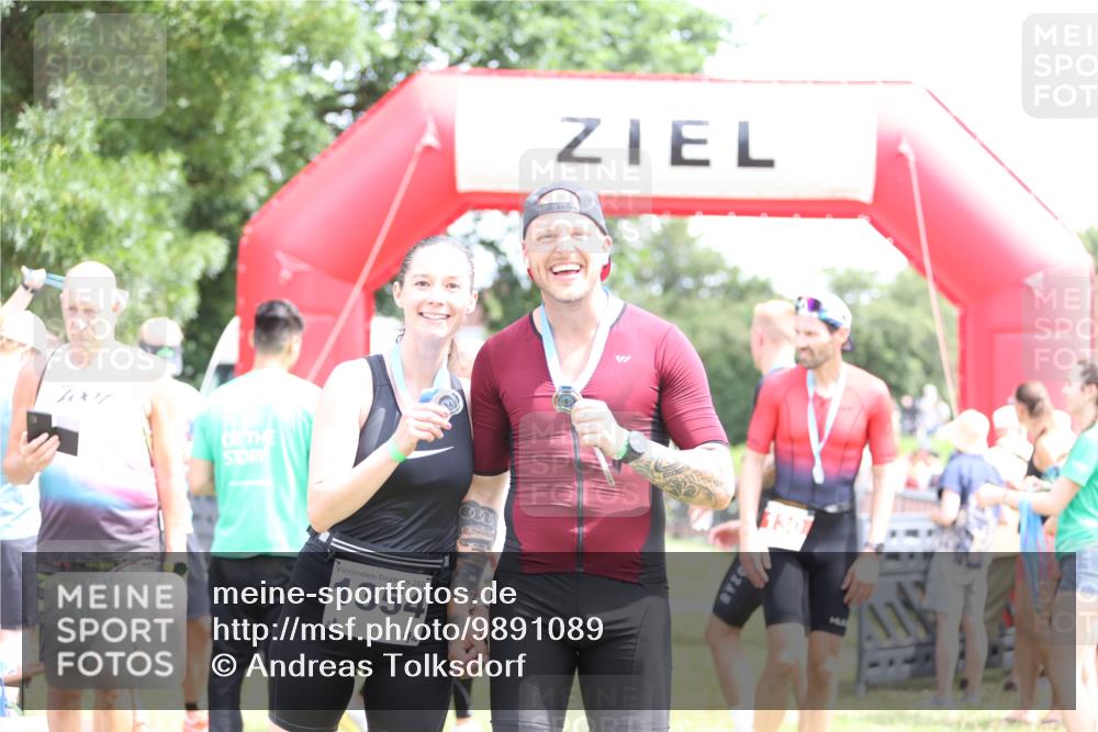 21.06.2026 - 29. Vierlanden-Triathlon Andreas Tolksdorf http://msf.ph/oto/9891089 21.06.2026 13:17:36 Ziel 253, 744, 253, 744 meine-sportfotos.de