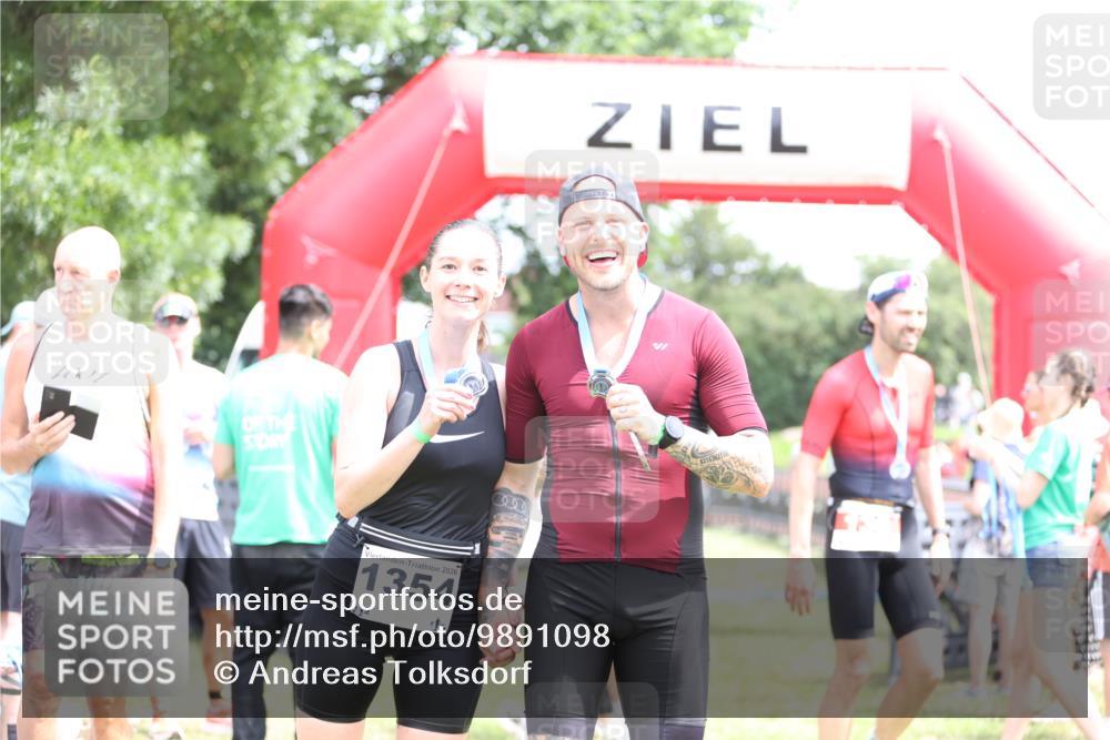 21.06.2026 - 29. Vierlanden-Triathlon Andreas Tolksdorf http://msf.ph/oto/9891098 21.06.2026 13:17:37 Ziel 253, 744, 253, 744 meine-sportfotos.de