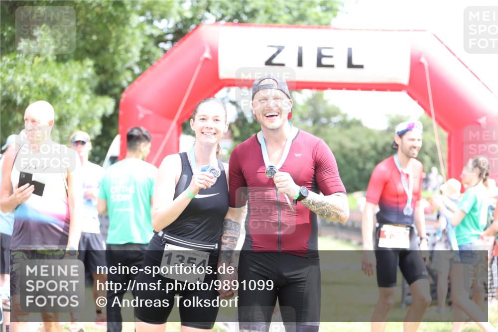 21.06.2026 - 29. Vierlanden-Triathlon Andreas Tolksdorf http://msf.ph/oto/9891099 21.06.2026 13:17:37 Ziel 253, 744, 253, 744 meine-sportfotos.de
