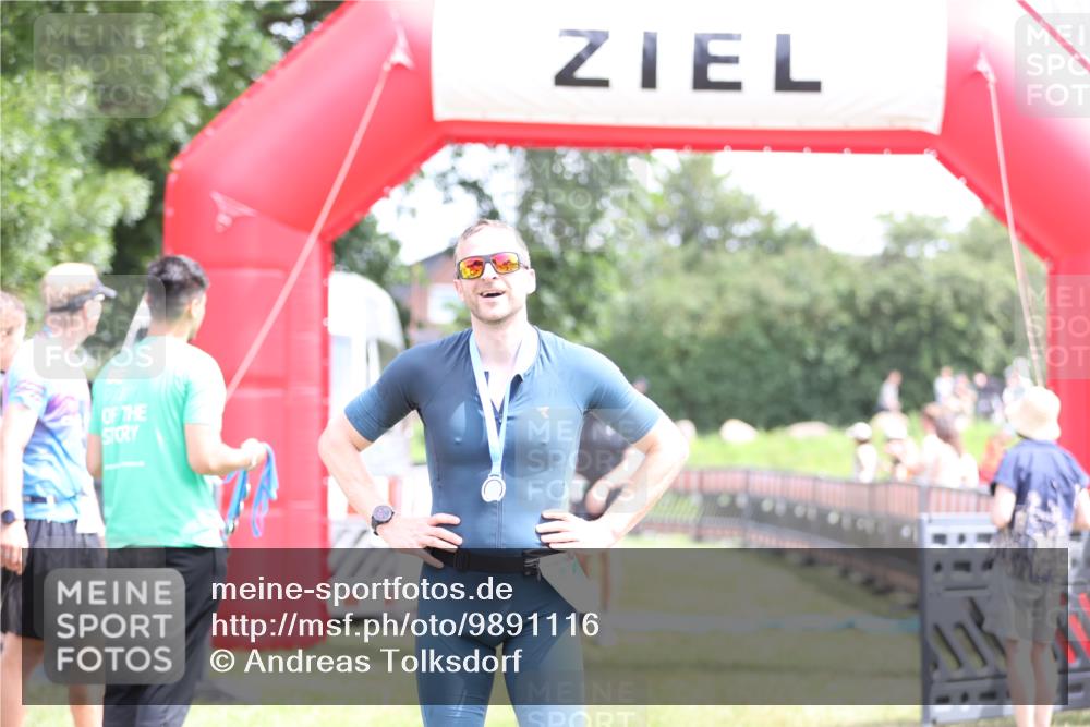21.06.2026 - 29. Vierlanden-Triathlon Andreas Tolksdorf http://msf.ph/oto/9891116 21.06.2026 13:17:54 Ziel 50, 696, 50, 696 meine-sportfotos.de