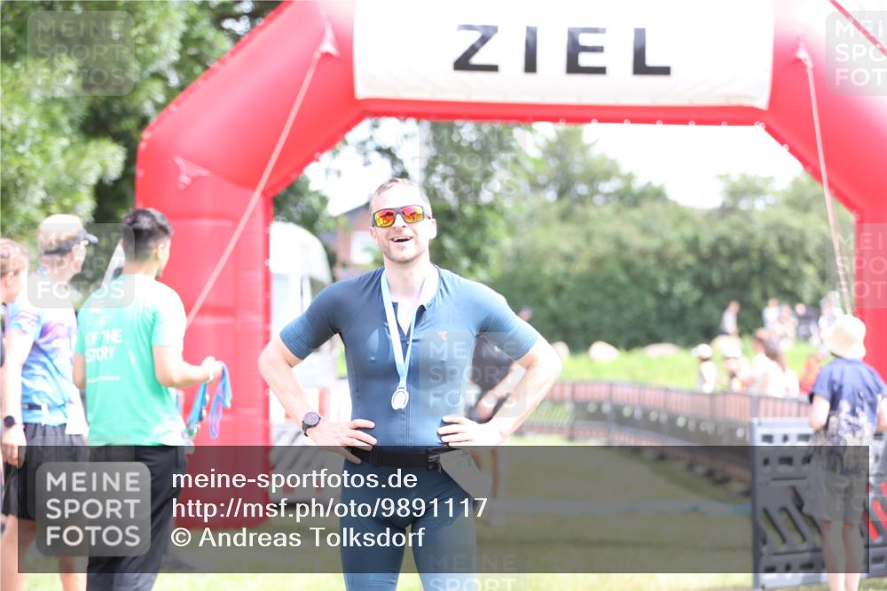 21.06.2026 - 29. Vierlanden-Triathlon Andreas Tolksdorf http://msf.ph/oto/9891117 21.06.2026 13:17:54 Ziel 50, 696, 50, 696 meine-sportfotos.de