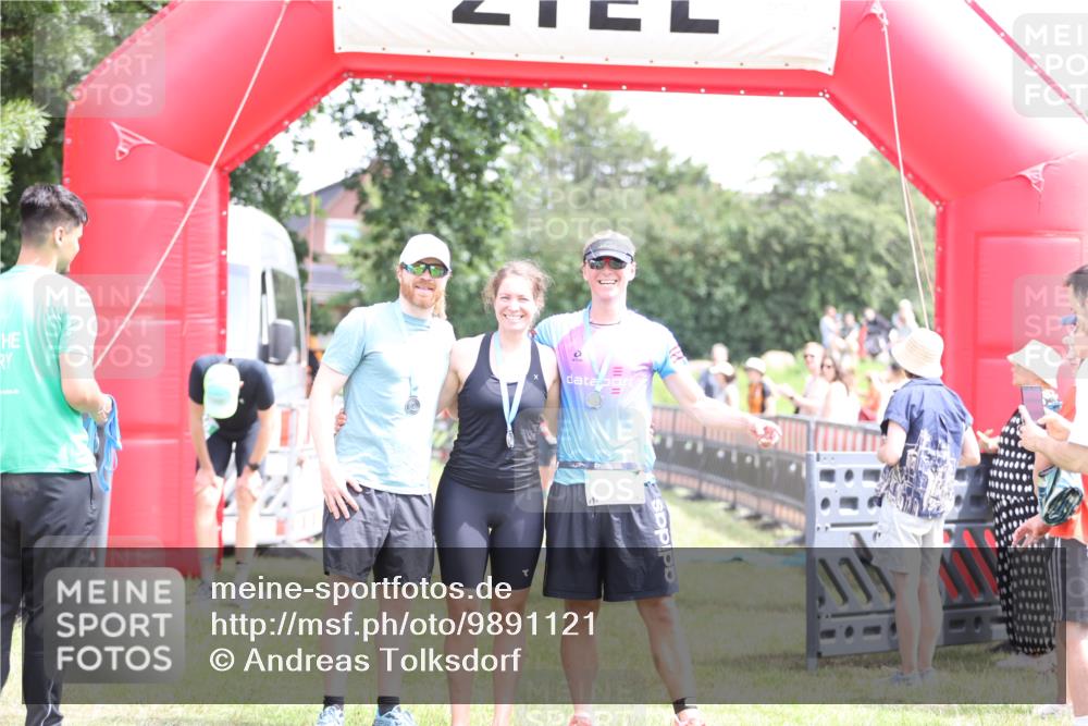 21.06.2026 - 29. Vierlanden-Triathlon Andreas Tolksdorf http://msf.ph/oto/9891121 21.06.2026 13:18:01 Ziel 50, 659, 50, 659 meine-sportfotos.de