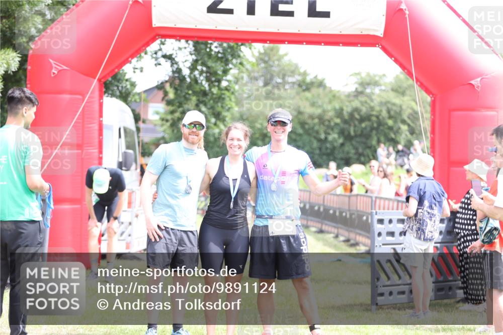 21.06.2026 - 29. Vierlanden-Triathlon Andreas Tolksdorf http://msf.ph/oto/9891124 21.06.2026 13:18:01 Ziel 50, 659, 50, 659 meine-sportfotos.de