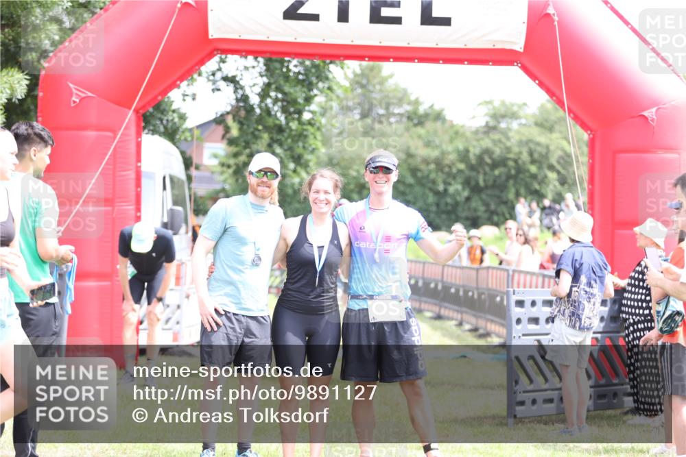 21.06.2026 - 29. Vierlanden-Triathlon Andreas Tolksdorf http://msf.ph/oto/9891127 21.06.2026 13:18:01 Ziel 50, 659, 50, 659 meine-sportfotos.de