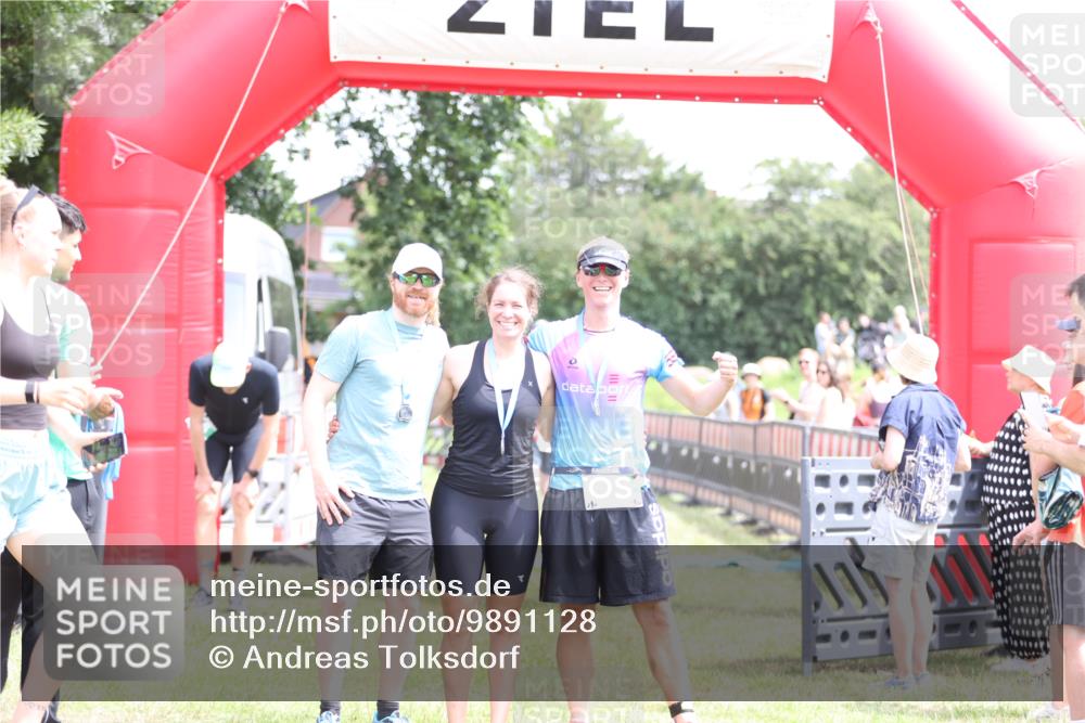 21.06.2026 - 29. Vierlanden-Triathlon Andreas Tolksdorf http://msf.ph/oto/9891128 21.06.2026 13:18:01 Ziel 50, 659, 50, 659 meine-sportfotos.de