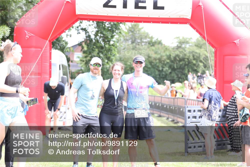 21.06.2026 - 29. Vierlanden-Triathlon Andreas Tolksdorf http://msf.ph/oto/9891129 21.06.2026 13:18:01 Ziel 50, 659, 50, 659 meine-sportfotos.de