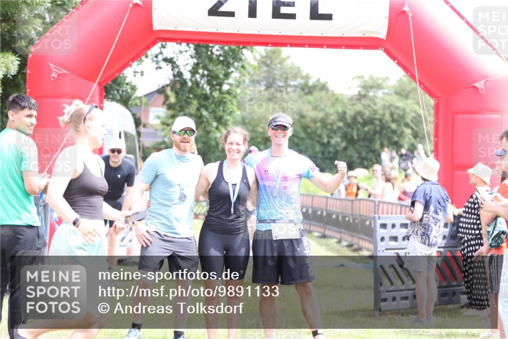 21.06.2026 - 29. Vierlanden-Triathlon Andreas Tolksdorf http://msf.ph/oto/9891133 21.06.2026 13:18:01 Ziel 50, 659, 50, 659 meine-sportfotos.de