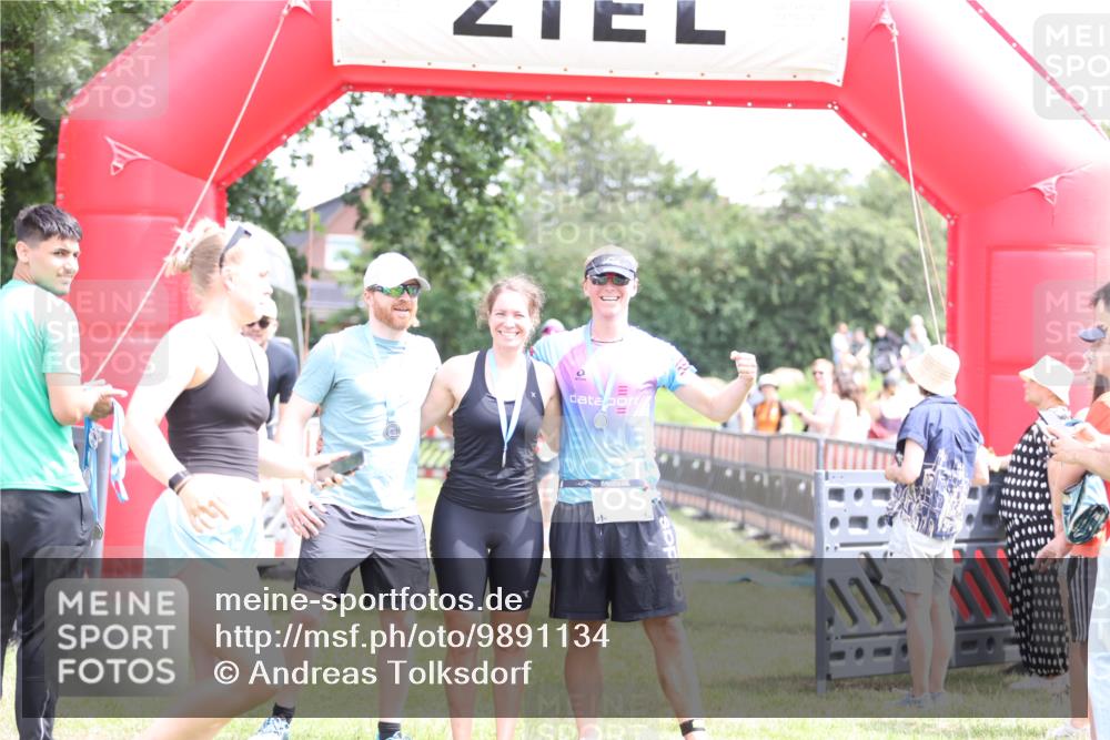 21.06.2026 - 29. Vierlanden-Triathlon Andreas Tolksdorf http://msf.ph/oto/9891134 21.06.2026 13:18:01 Ziel 50, 659, 50, 659 meine-sportfotos.de