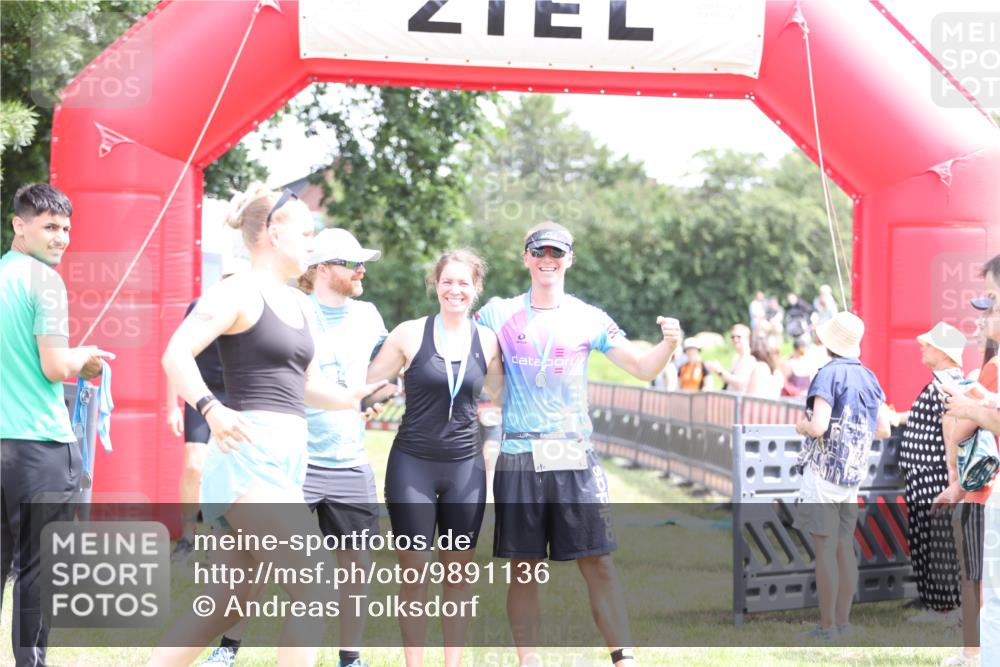 21.06.2026 - 29. Vierlanden-Triathlon Andreas Tolksdorf http://msf.ph/oto/9891136 21.06.2026 13:18:01 Ziel 50, 659, 50, 659 meine-sportfotos.de