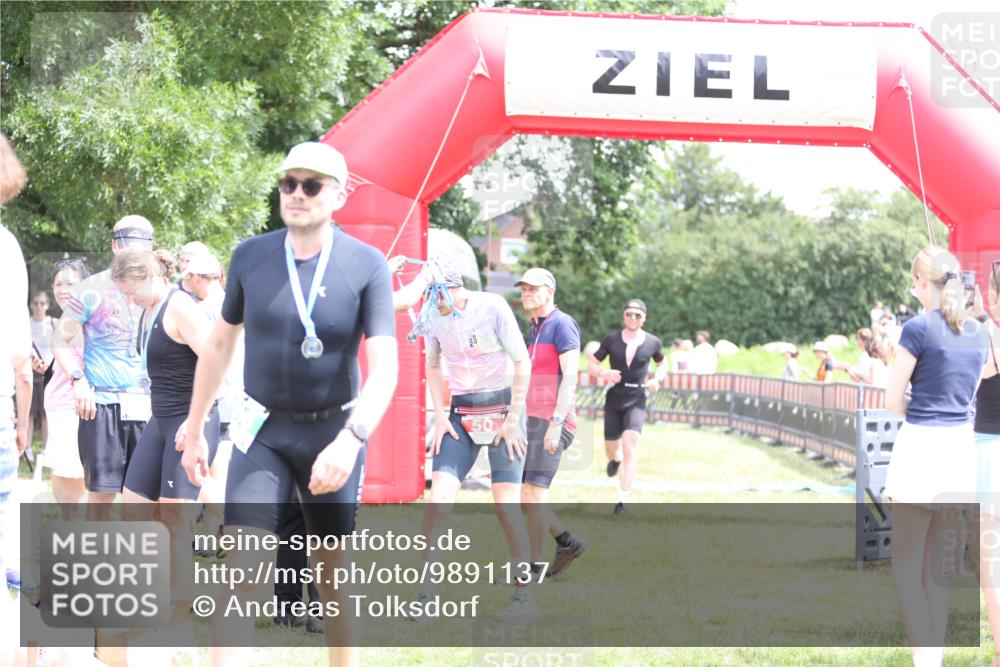 21.06.2026 - 29. Vierlanden-Triathlon Andreas Tolksdorf http://msf.ph/oto/9891137 21.06.2026 13:18:11 Ziel 659, 742, 659, 742 meine-sportfotos.de