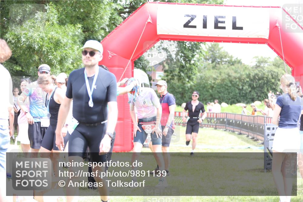 21.06.2026 - 29. Vierlanden-Triathlon Andreas Tolksdorf http://msf.ph/oto/9891139 21.06.2026 13:18:11 Ziel 659, 742, 659, 742 meine-sportfotos.de