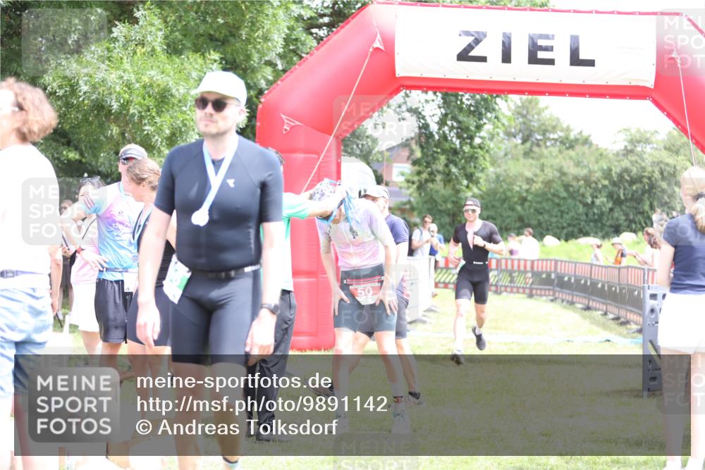 21.06.2026 - 29. Vierlanden-Triathlon Andreas Tolksdorf http://msf.ph/oto/9891142 21.06.2026 13:18:12 Ziel 659, 742, 798, 659, 742, 798 meine-sportfotos.de