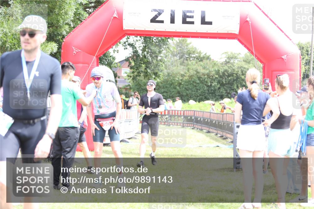 21.06.2026 - 29. Vierlanden-Triathlon Andreas Tolksdorf http://msf.ph/oto/9891143 21.06.2026 13:18:12 Ziel 659, 742, 798, 659, 742, 798 meine-sportfotos.de