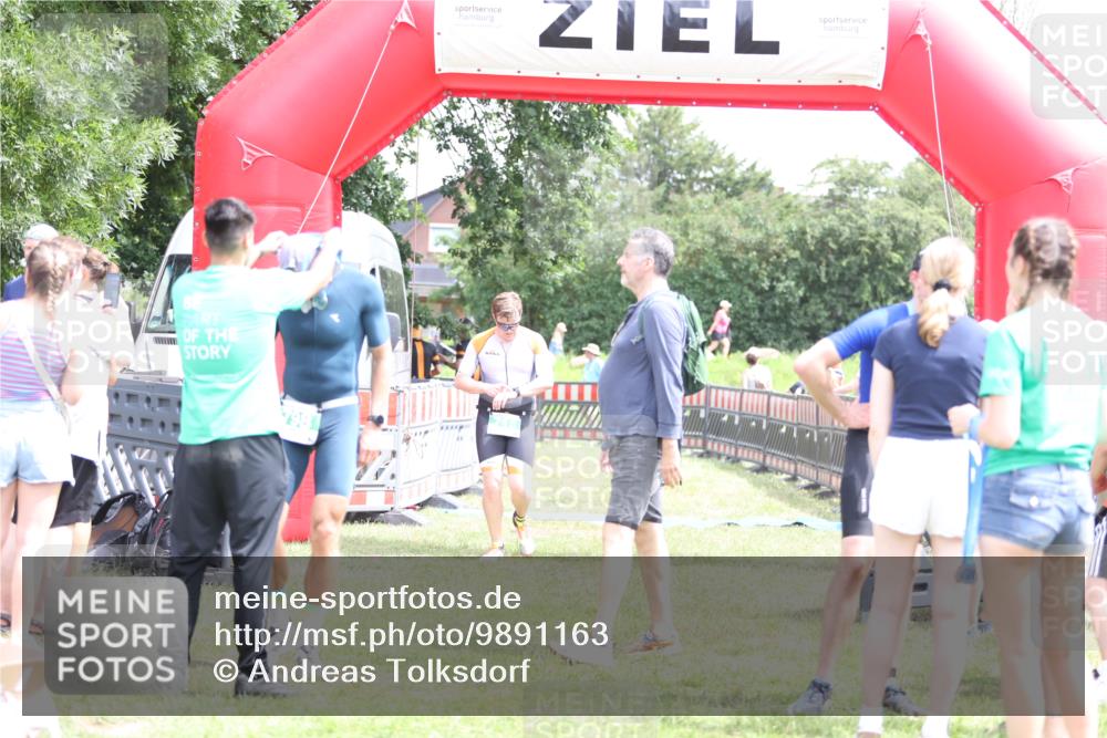 21.06.2026 - 29. Vierlanden-Triathlon Andreas Tolksdorf http://msf.ph/oto/9891163 21.06.2026 13:18:29 Ziel 715, 773, 715, 773 meine-sportfotos.de