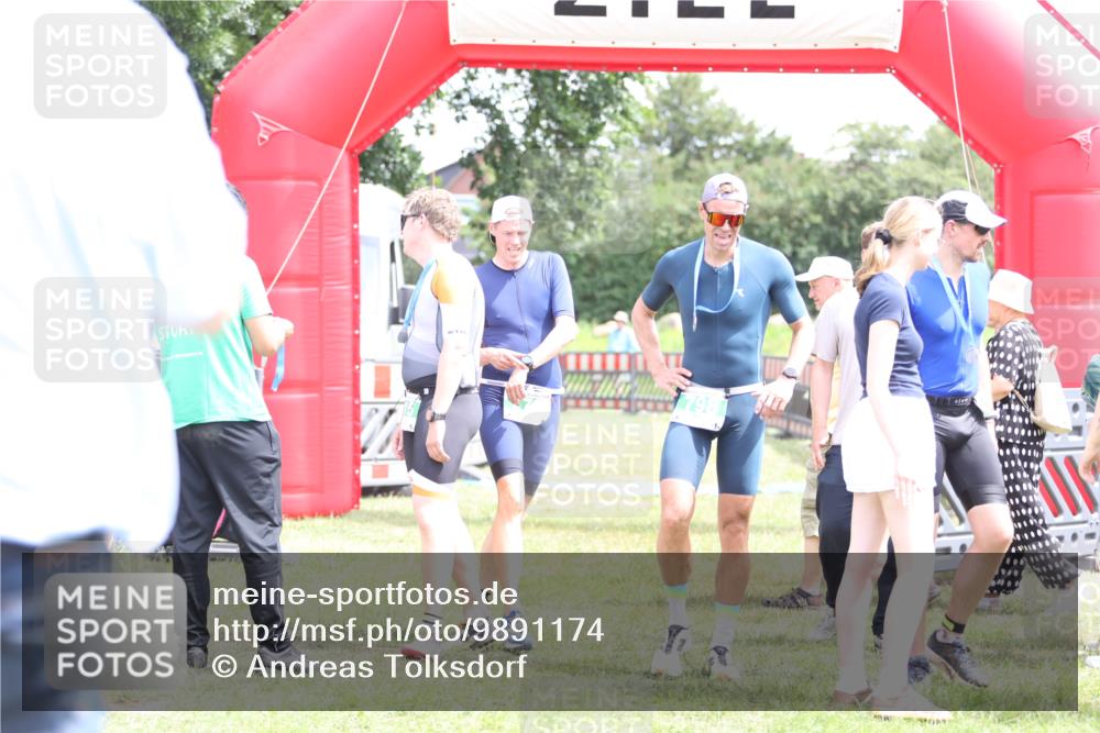 21.06.2026 - 29. Vierlanden-Triathlon Andreas Tolksdorf http://msf.ph/oto/9891174 21.06.2026 13:18:38 Ziel 773, 773 meine-sportfotos.de