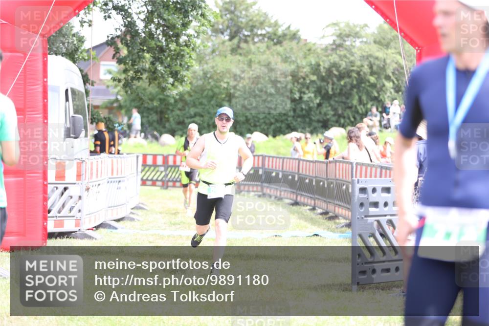 21.06.2026 - 29. Vierlanden-Triathlon Andreas Tolksdorf http://msf.ph/oto/9891180 21.06.2026 13:18:51 Ziel 179, 688, 179, 688 meine-sportfotos.de