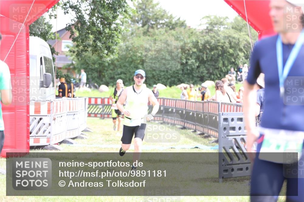 21.06.2026 - 29. Vierlanden-Triathlon Andreas Tolksdorf http://msf.ph/oto/9891181 21.06.2026 13:18:51 Ziel 179, 688, 179, 688 meine-sportfotos.de
