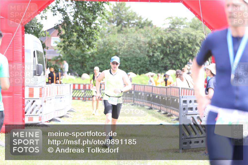 21.06.2026 - 29. Vierlanden-Triathlon Andreas Tolksdorf http://msf.ph/oto/9891185 21.06.2026 13:18:52 Ziel 179, 688, 179, 688 meine-sportfotos.de