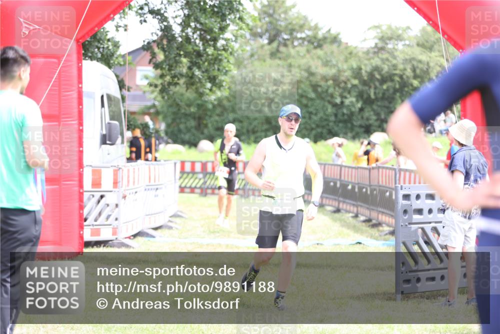 21.06.2026 - 29. Vierlanden-Triathlon Andreas Tolksdorf http://msf.ph/oto/9891188 21.06.2026 13:18:52 Ziel 179, 688, 179, 688 meine-sportfotos.de