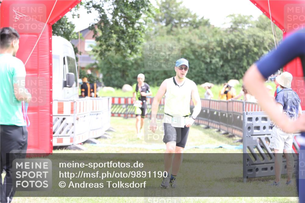 21.06.2026 - 29. Vierlanden-Triathlon Andreas Tolksdorf http://msf.ph/oto/9891190 21.06.2026 13:18:52 Ziel 179, 688, 179, 688 meine-sportfotos.de