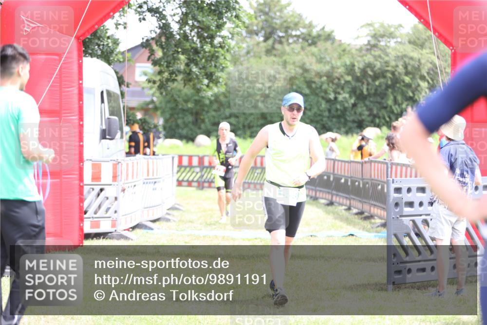21.06.2026 - 29. Vierlanden-Triathlon Andreas Tolksdorf http://msf.ph/oto/9891191 21.06.2026 13:18:52 Ziel 179, 688, 179, 688 meine-sportfotos.de