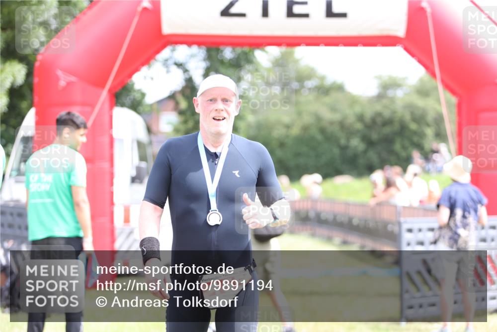 21.06.2026 - 29. Vierlanden-Triathlon Andreas Tolksdorf http://msf.ph/oto/9891194 21.06.2026 13:19:59 Ziel 673, 811, 673, 811 meine-sportfotos.de