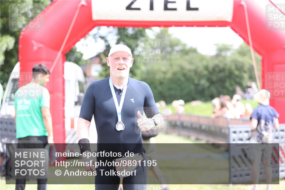 21.06.2026 - 29. Vierlanden-Triathlon Andreas Tolksdorf http://msf.ph/oto/9891195 21.06.2026 13:19:59 Ziel 673, 811, 673, 811 meine-sportfotos.de