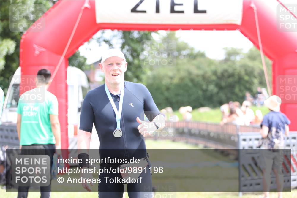 21.06.2026 - 29. Vierlanden-Triathlon Andreas Tolksdorf http://msf.ph/oto/9891198 21.06.2026 13:19:59 Ziel 673, 811, 673, 811 meine-sportfotos.de