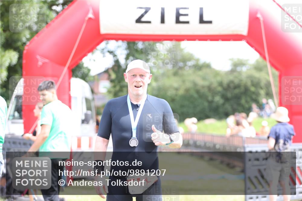 21.06.2026 - 29. Vierlanden-Triathlon Andreas Tolksdorf http://msf.ph/oto/9891207 21.06.2026 13:20:00 Ziel 673, 811, 673, 811 meine-sportfotos.de
