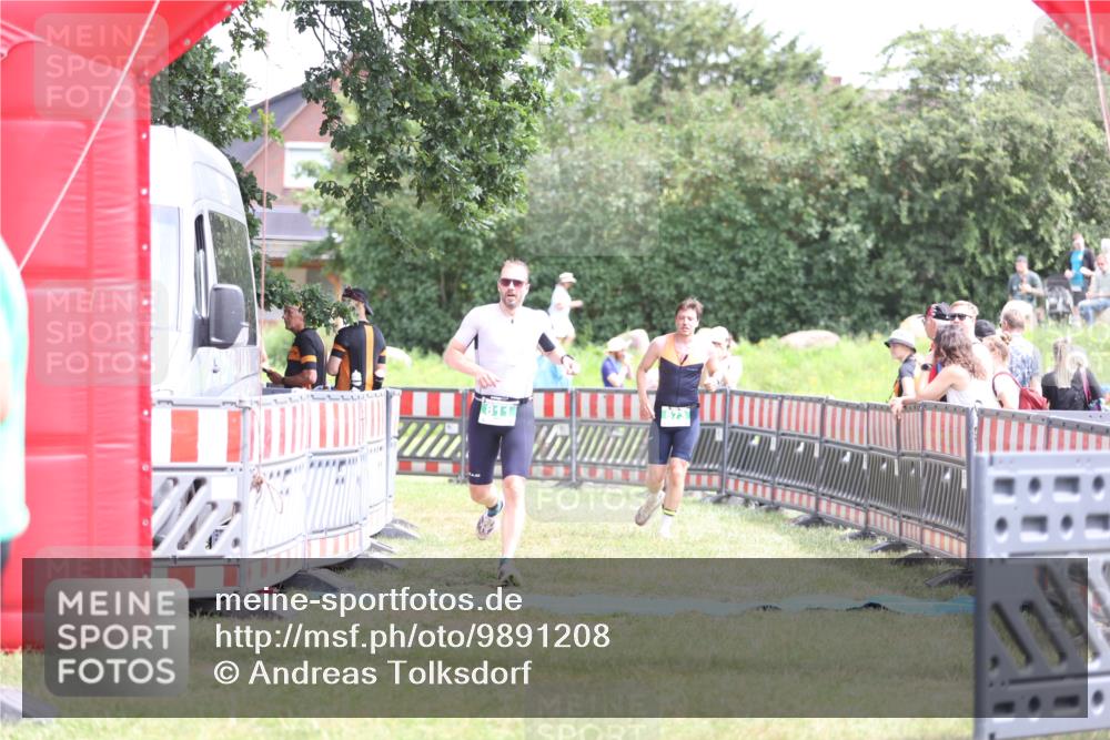 21.06.2026 - 29. Vierlanden-Triathlon Andreas Tolksdorf http://msf.ph/oto/9891208 21.06.2026 13:20:07 Ziel 673, 751, 811, 673, 751, 811 meine-sportfotos.de