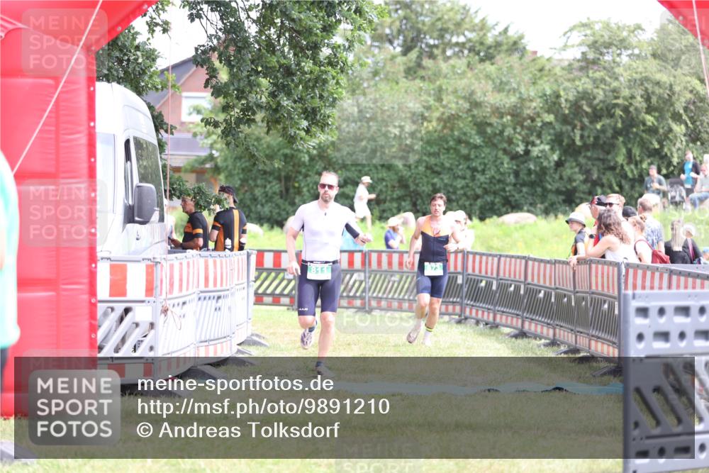 21.06.2026 - 29. Vierlanden-Triathlon Andreas Tolksdorf http://msf.ph/oto/9891210 21.06.2026 13:20:07 Ziel 673, 751, 811, 673, 751, 811 meine-sportfotos.de