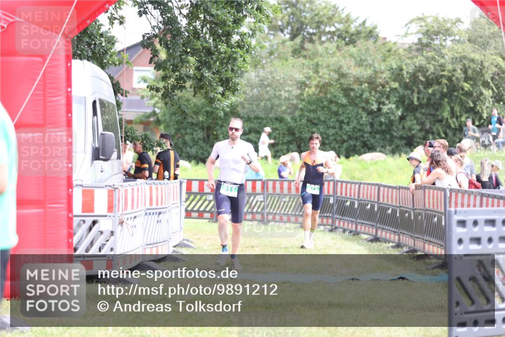 21.06.2026 - 29. Vierlanden-Triathlon Andreas Tolksdorf http://msf.ph/oto/9891212 21.06.2026 13:20:07 Ziel 673, 751, 811, 673, 751, 811 meine-sportfotos.de
