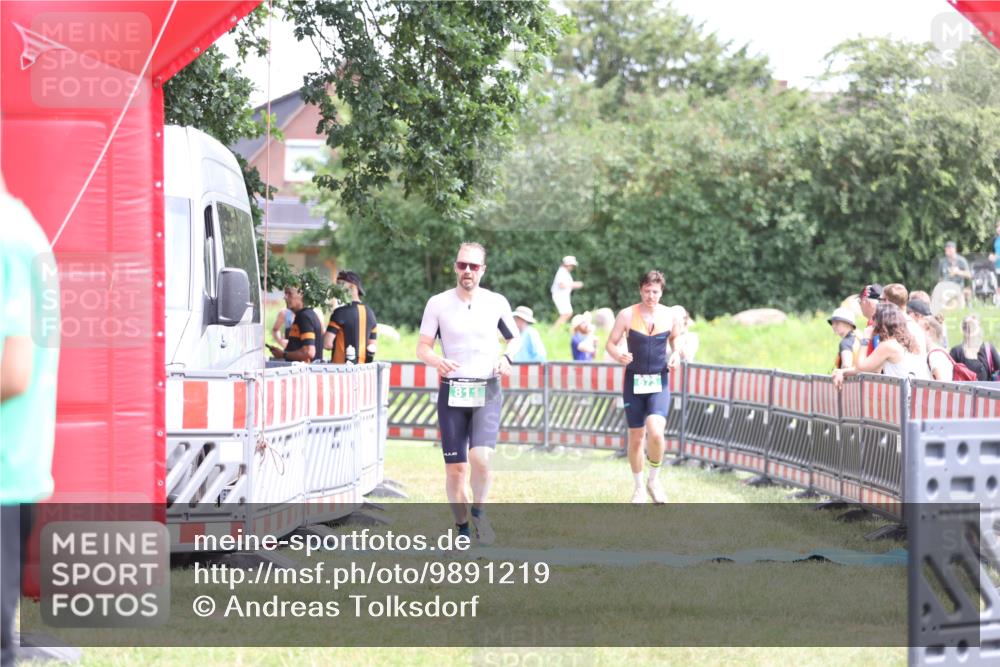 21.06.2026 - 29. Vierlanden-Triathlon Andreas Tolksdorf http://msf.ph/oto/9891219 21.06.2026 13:20:08 Ziel 673, 751, 811, 673, 751, 811 meine-sportfotos.de