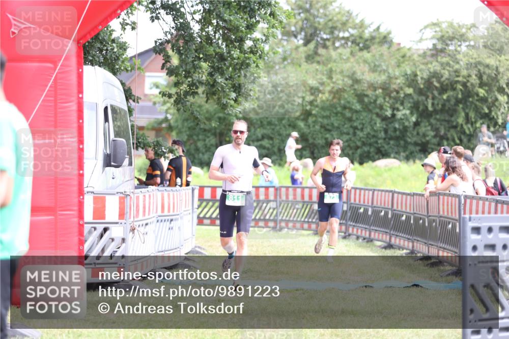 21.06.2026 - 29. Vierlanden-Triathlon Andreas Tolksdorf http://msf.ph/oto/9891223 21.06.2026 13:20:08 Ziel 673, 751, 811, 673, 751, 811 meine-sportfotos.de