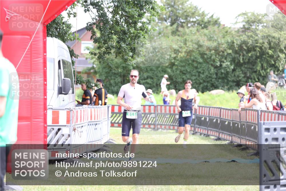 21.06.2026 - 29. Vierlanden-Triathlon Andreas Tolksdorf http://msf.ph/oto/9891224 21.06.2026 13:20:08 Ziel 673, 751, 811, 673, 751, 811 meine-sportfotos.de