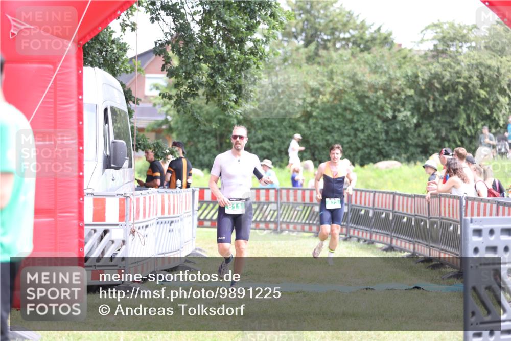 21.06.2026 - 29. Vierlanden-Triathlon Andreas Tolksdorf http://msf.ph/oto/9891225 21.06.2026 13:20:08 Ziel 673, 751, 811, 673, 751, 811 meine-sportfotos.de