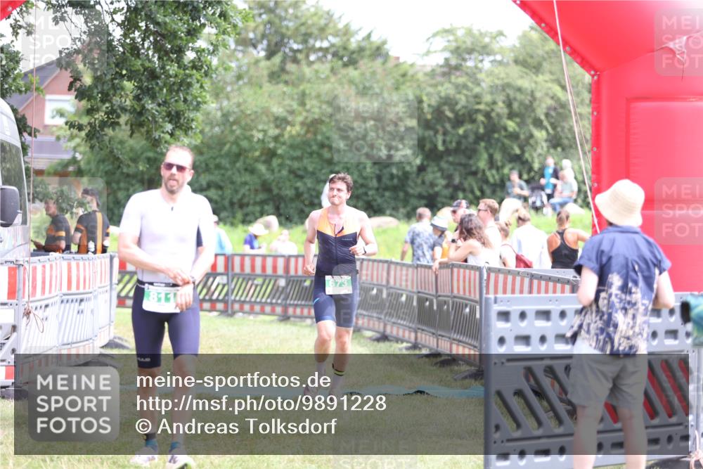 21.06.2026 - 29. Vierlanden-Triathlon Andreas Tolksdorf http://msf.ph/oto/9891228 21.06.2026 13:20:10 Ziel 673, 751, 811, 673, 751, 811 meine-sportfotos.de