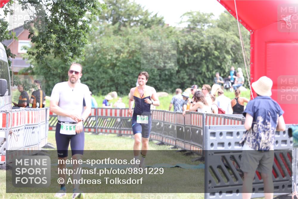 21.06.2026 - 29. Vierlanden-Triathlon Andreas Tolksdorf http://msf.ph/oto/9891229 21.06.2026 13:20:10 Ziel 673, 751, 811, 673, 751, 811 meine-sportfotos.de