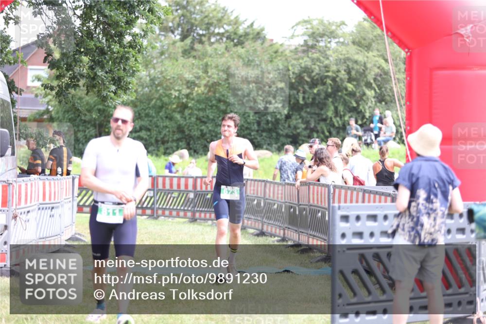21.06.2026 - 29. Vierlanden-Triathlon Andreas Tolksdorf http://msf.ph/oto/9891230 21.06.2026 13:20:10 Ziel 673, 751, 811, 673, 751, 811 meine-sportfotos.de
