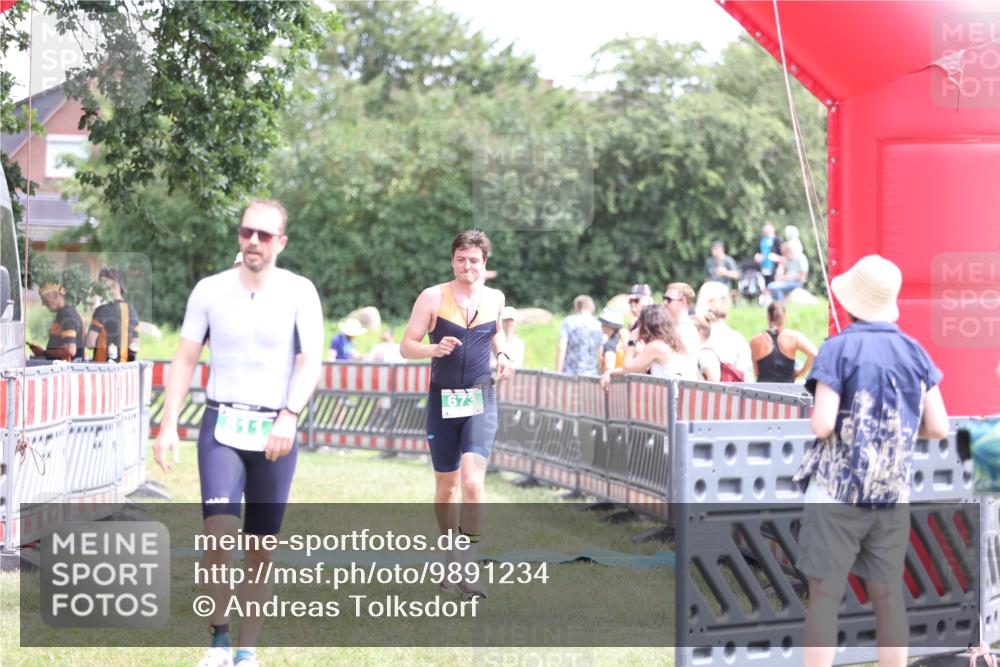 21.06.2026 - 29. Vierlanden-Triathlon Andreas Tolksdorf http://msf.ph/oto/9891234 21.06.2026 13:20:11 Ziel 673, 751, 811, 673, 751, 811 meine-sportfotos.de