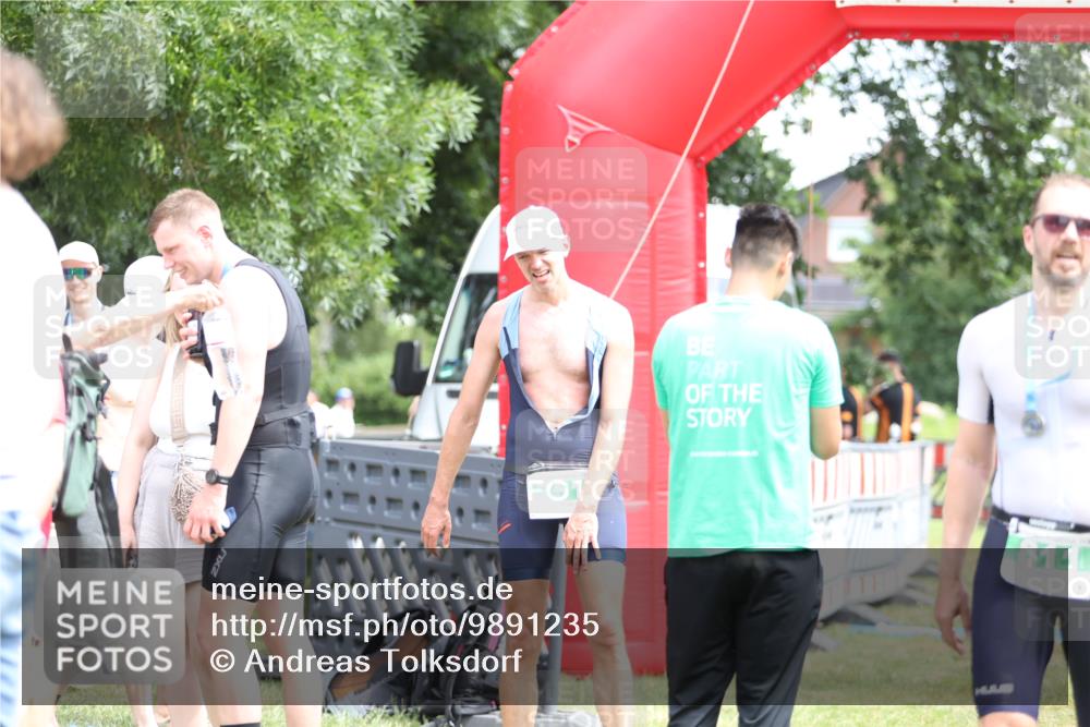 21.06.2026 - 29. Vierlanden-Triathlon Andreas Tolksdorf http://msf.ph/oto/9891235 21.06.2026 13:20:17 Ziel 709, 751, 709, 751 meine-sportfotos.de