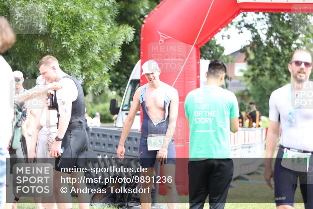 21.06.2026 - 29. Vierlanden-Triathlon Andreas Tolksdorf http://msf.ph/oto/9891236 21.06.2026 13:20:17 Ziel 709, 751, 709, 751 meine-sportfotos.de