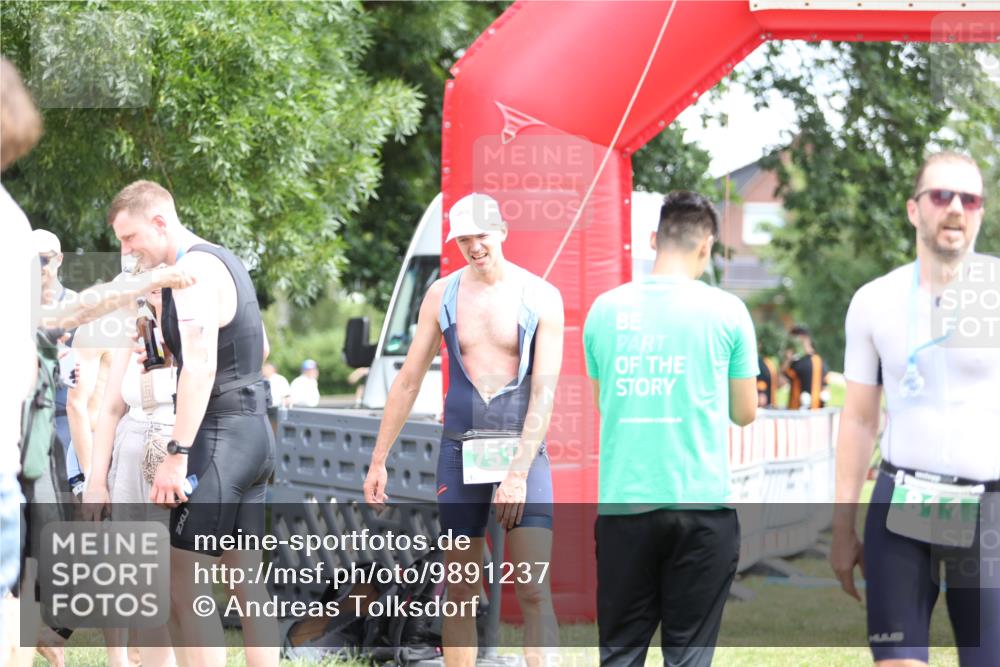21.06.2026 - 29. Vierlanden-Triathlon Andreas Tolksdorf http://msf.ph/oto/9891237 21.06.2026 13:20:17 Ziel 709, 751, 709, 751 meine-sportfotos.de