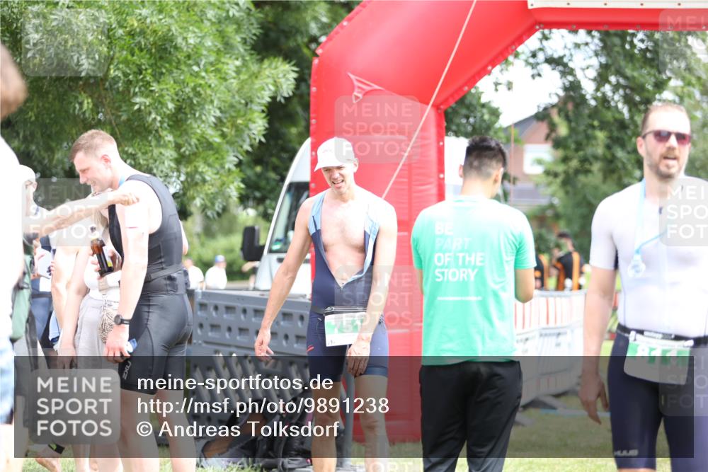 21.06.2026 - 29. Vierlanden-Triathlon Andreas Tolksdorf http://msf.ph/oto/9891238 21.06.2026 13:20:17 Ziel 709, 751, 709, 751 meine-sportfotos.de