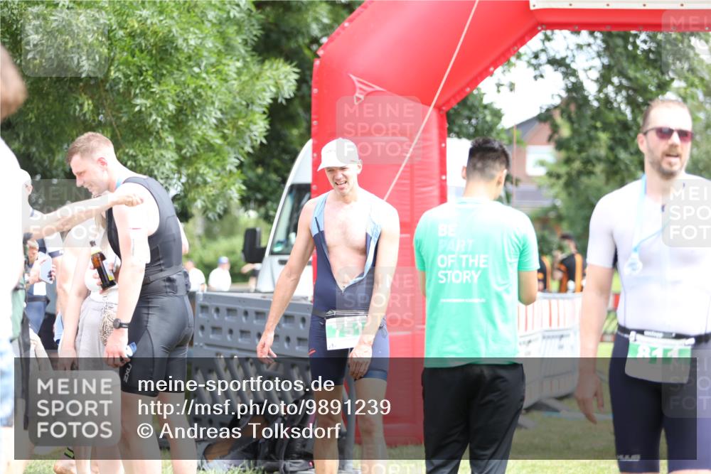 21.06.2026 - 29. Vierlanden-Triathlon Andreas Tolksdorf http://msf.ph/oto/9891239 21.06.2026 13:20:17 Ziel 709, 751, 709, 751 meine-sportfotos.de