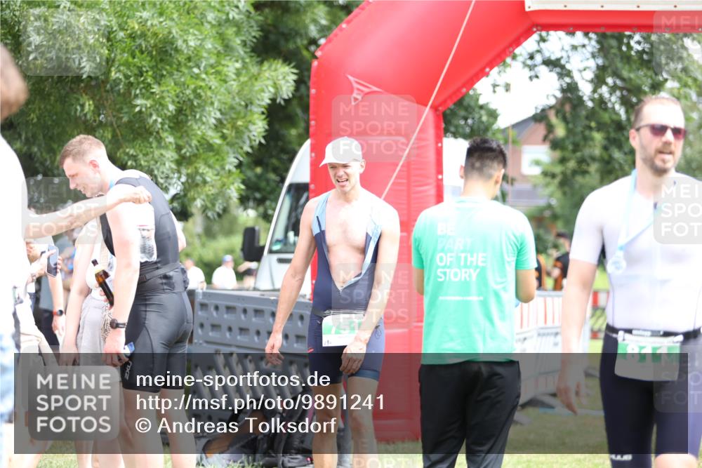 21.06.2026 - 29. Vierlanden-Triathlon Andreas Tolksdorf http://msf.ph/oto/9891241 21.06.2026 13:20:17 Ziel 709, 751, 709, 751 meine-sportfotos.de
